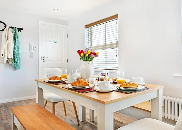 The Penthouse アパート