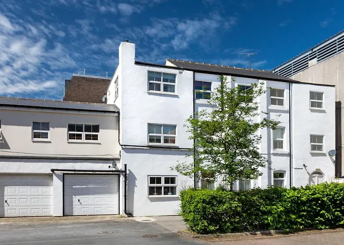 The Penthouse アパート *